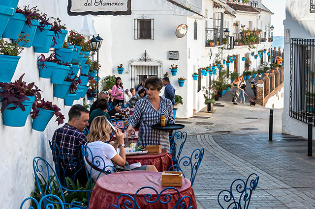 做西班牙TikTok短視頻運營或直播帶貨要用怎樣的海外網(wǎng)絡(luò)線路？